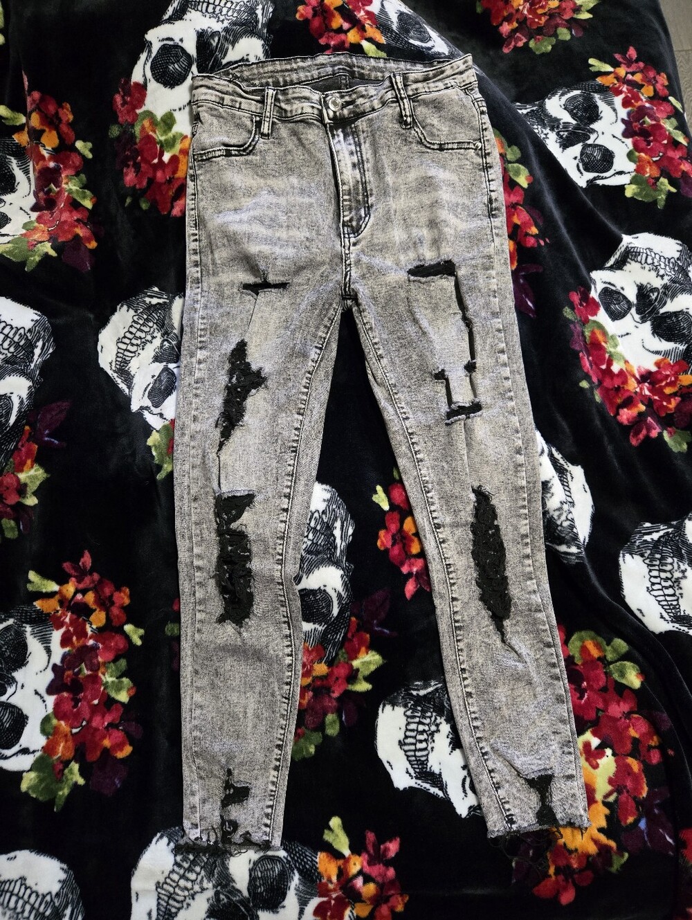 Distressed Acid-Wash Gray Women’s Skinny Jeans